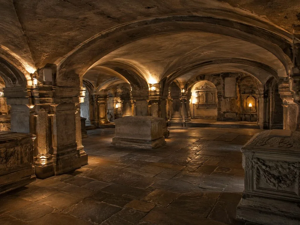 Die Krypta von St Paul’s Cathedral, die größte Europas