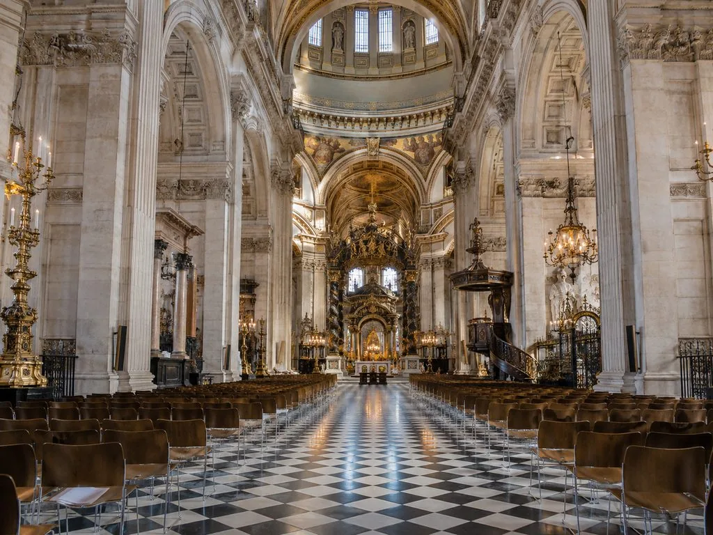 Wrens Langhaus im Inneren von St Paul’s Cathedral